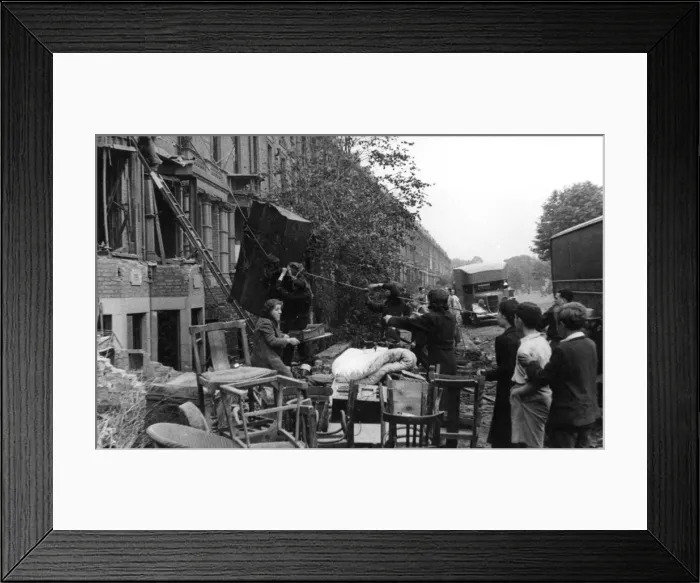 Framed Print : Salvaging furniture from damaged homes, London, WW2 Framed Print : Salvaging furniture from damaged homes, London, WW2