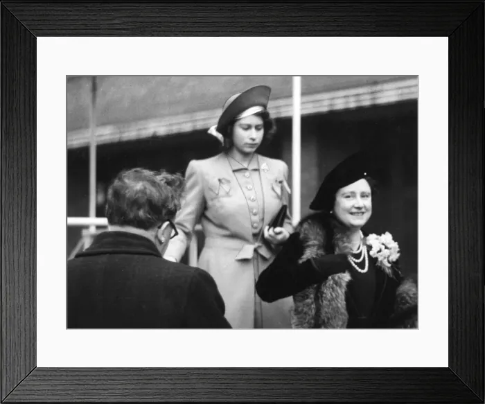 Framed Print : Royal visit to LFB Lambeth HQ, WW2 Framed Print : Royal visit to LFB Lambeth HQ, WW2