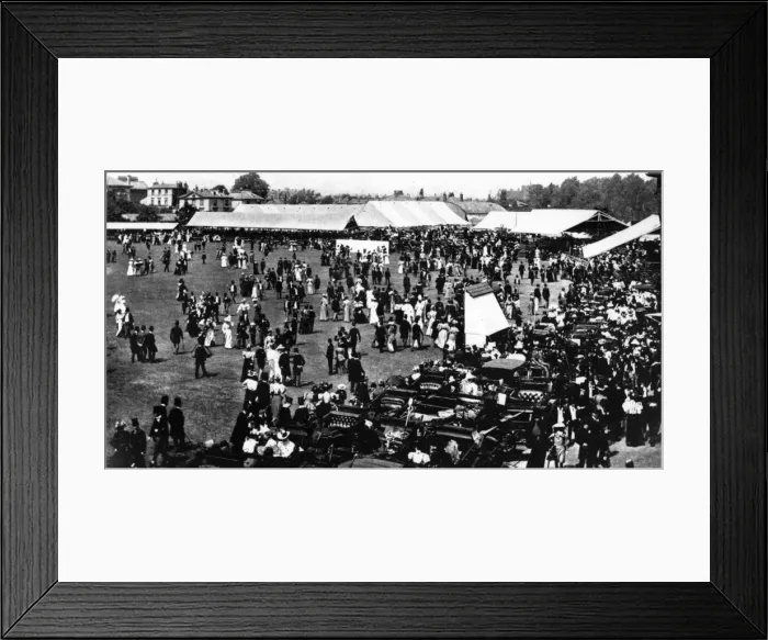 Framed Print : Cricket match Eton v Harrow at Lords lunch interval Framed Print : Cricket match Eton v Harrow at Lords lunch interval