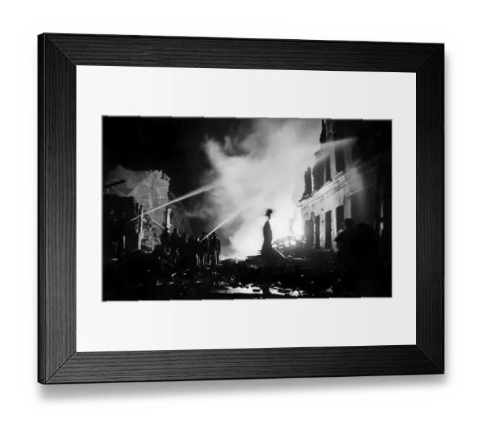 Framed Print : Scene in Poplar High Street during the Blitz, WW2 Framed Print : Scene in Poplar High Street during the Blitz, WW2