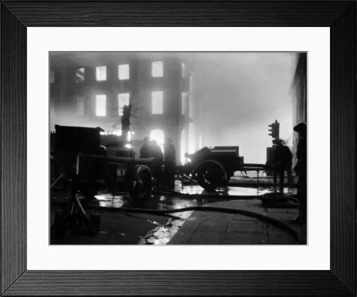 Framed Print : Blitz in the City of London - Queen Street, WW2 Framed Print : Blitz in the City of London - Queen Street, WW2