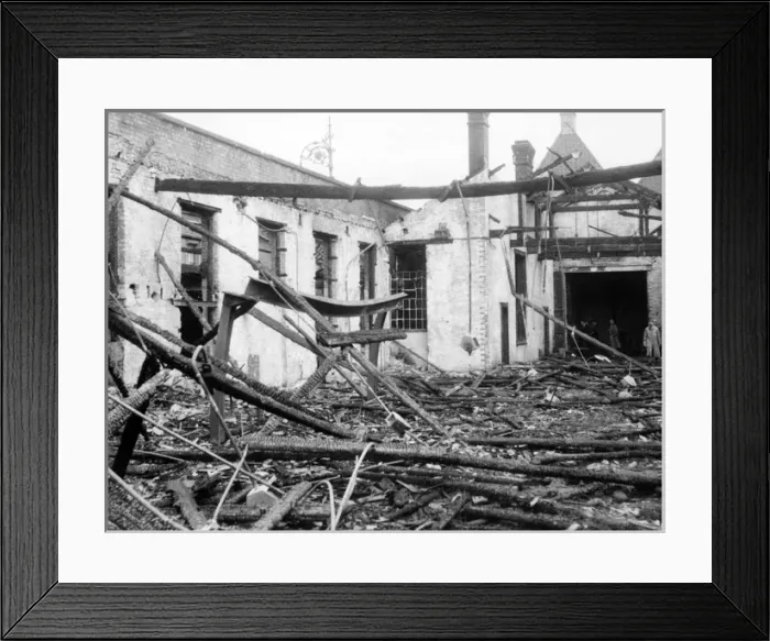Framed Print : Blitz in London -- Garford Street, East London, WW2 Framed Print : Blitz in London -- Garford Street, East London, WW2