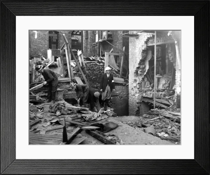 Framed Print : Blitz in London -- public shelter, Fieldgate Street, WW2 Framed Print : Blitz in London -- public shelter, Fieldgate Street, WW2