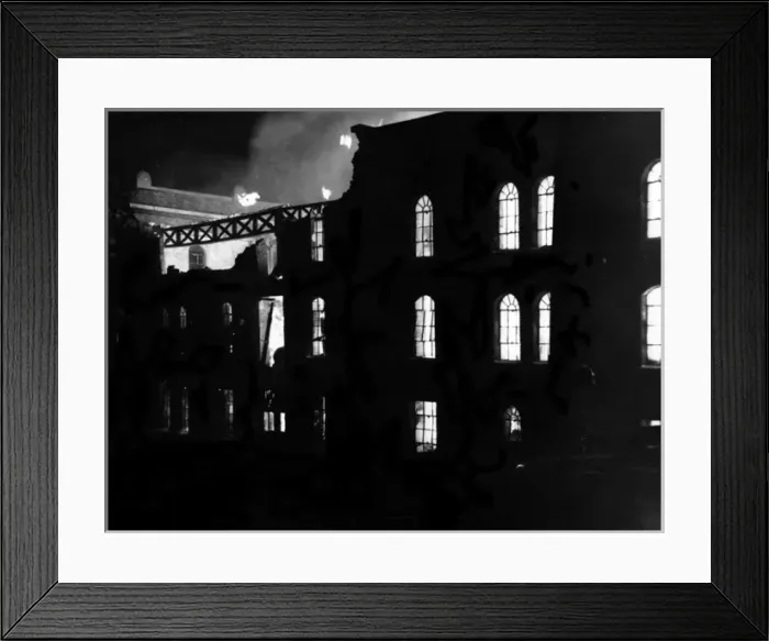 Framed Print : Blitz in London -- Blackfriars Goods Depot, WW2 Framed Print : Blitz in London -- Blackfriars Goods Depot, WW2