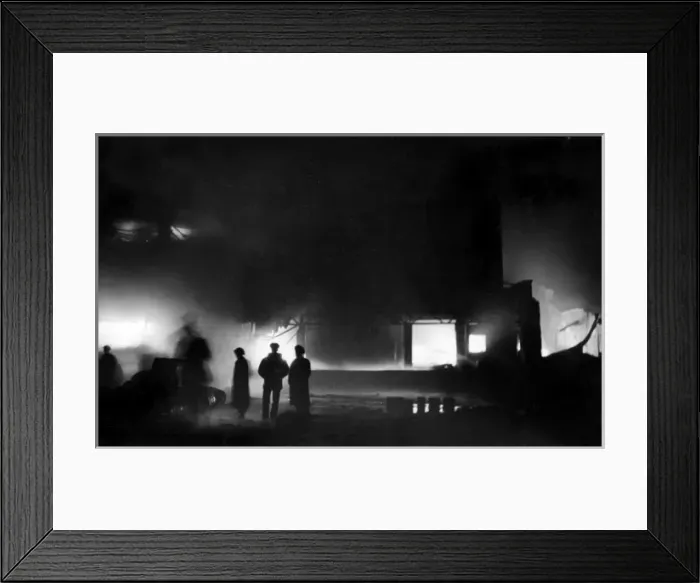 Framed Print : Blitz in London - Shell Mex, Fulham, WW2 Framed Print : Blitz in London - Shell Mex, Fulham, WW2