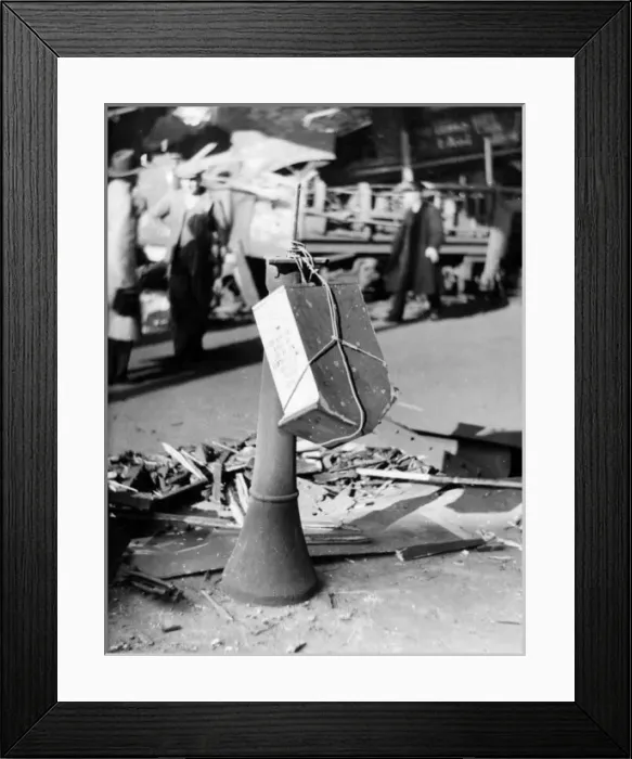 Framed Print : Aftermath of high explosive bomb, Blackfriars Road, WW2 Framed Print : Aftermath of high explosive bomb, Blackfriars Road, WW2