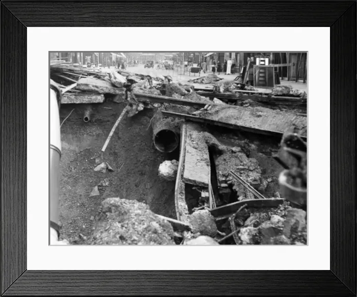 Framed Print : Blitz in London -- Balham High Road, WW2 Framed Print : Blitz in London -- Balham High Road, WW2