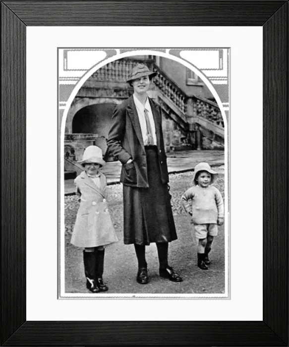 Framed Print : Lady Coventry with children Framed Print : Lady Coventry with children