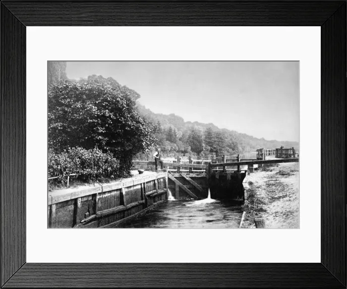 Framed Print : Marsh Lock, Henley-on-Thames Framed Print : Marsh Lock, Henley-on-Thames