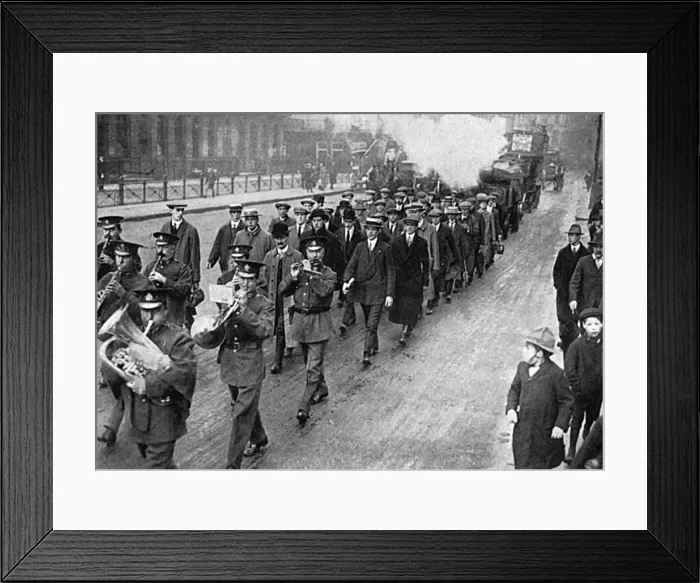 Framed Print : New recruits setting off for training camp, WW1 Framed Print : New recruits setting off for training camp, WW1