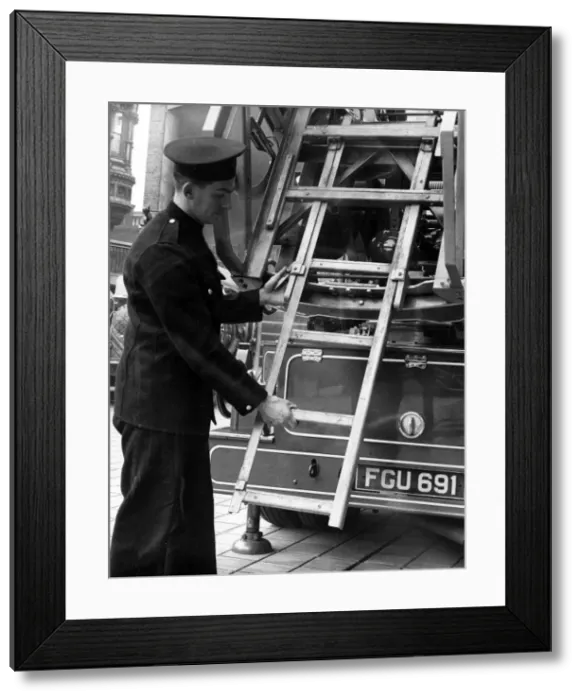 Framed Print : Leyland Metz fire engine with sliding ladder Framed Print : Leyland Metz fire engine with sliding ladder
