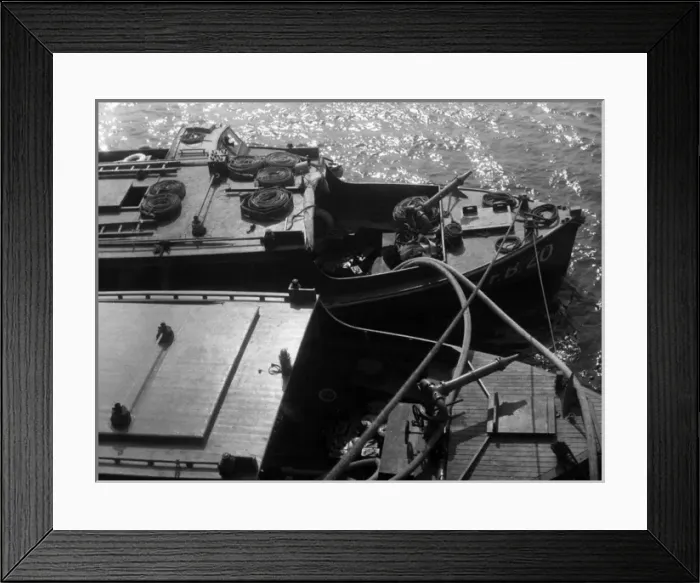 Framed Print : Blitz in London -- oil tank fire, Thames Haven, WW2 Framed Print : Blitz in London -- oil tank fire, Thames Haven, WW2