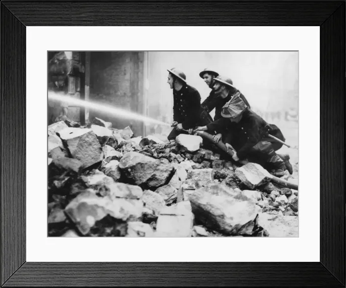 Framed Print : Blitz in City of London -- Newgate Street, WW2 Framed Print : Blitz in City of London -- Newgate Street, WW2