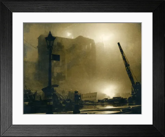 Framed Print : Blitz in London -- fire and smoke on worst night, WW2 Framed Print : Blitz in London -- fire and smoke on worst night, WW2