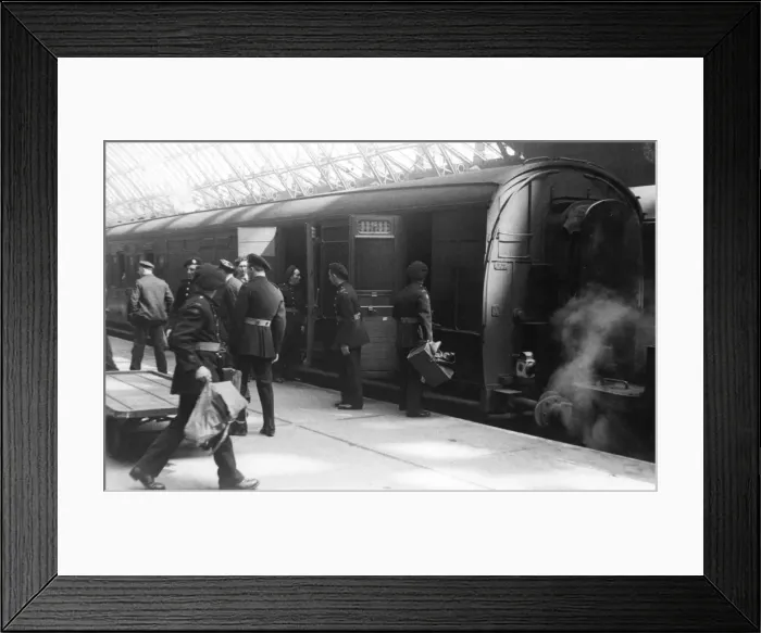 Framed Print : NFS personnel loading luggage, St Pancras, WW2 Framed Print : NFS personnel loading luggage, St Pancras, WW2