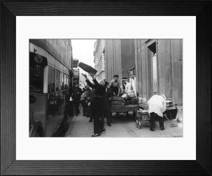 Framed Print : NFS personnel unloading luggage, St Pancras, WW2 Framed Print : NFS personnel unloading luggage, St Pancras, WW2