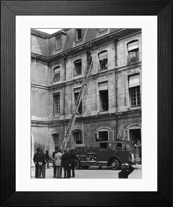 Framed Print : LFB firefighters on tour of France and Italy Framed Print : LFB firefighters on tour of France and Italy
