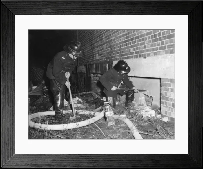 Framed Print : Firefighters in action, Waterden Road, London N1 Framed Print : Firefighters in action, Waterden Road, London N1