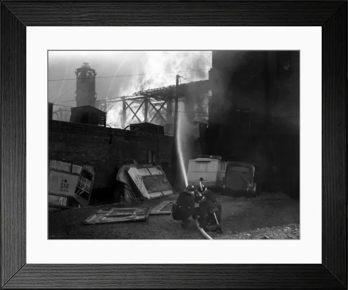 Framed Print : Fire at 13 Essex Road, Islington Green, N1 Framed Print : Fire at 13 Essex Road, Islington Green, N1