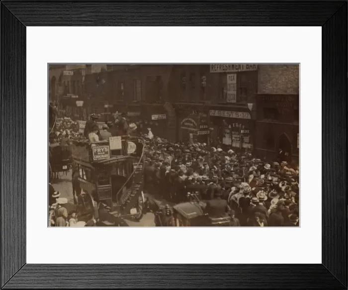 Framed Print : Suffragette March to Hyde Park 1909 Framed Print : Suffragette March to Hyde Park 1909