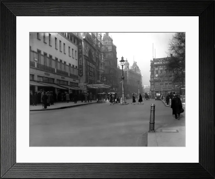 Framed Print : Empire Cinema, Leicester Square, London Framed Print : Empire Cinema, Leicester Square, London