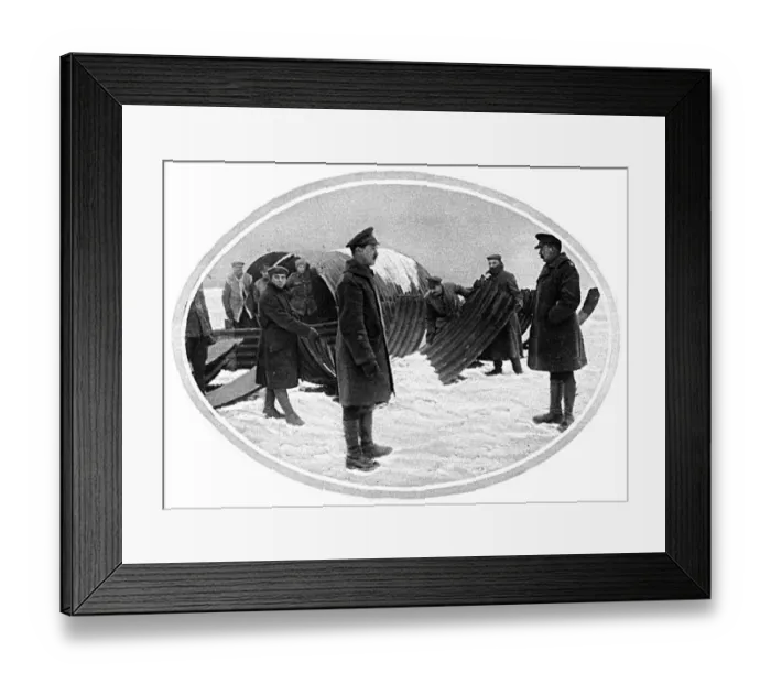 Framed Print : Erecting a Nissen hut in the snow, 1917 Framed Print : Erecting a Nissen hut in the snow, 1917