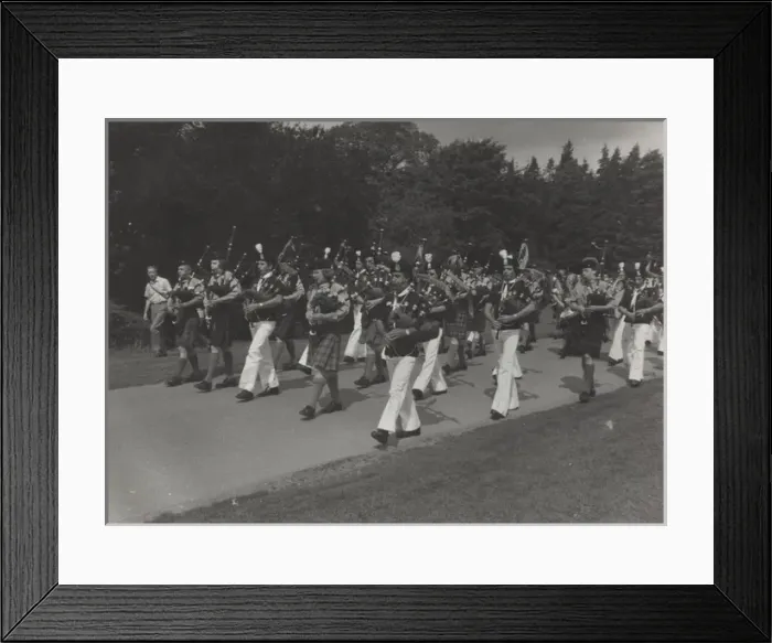Framed Print : Scouts and Sea Scouts playing bagpipes, Edinburgh Framed Print : Scouts and Sea Scouts playing bagpipes, Edinburgh