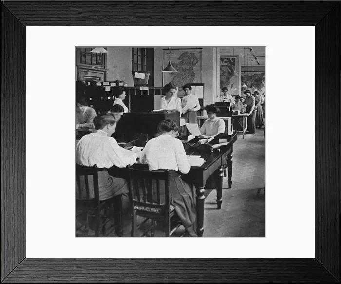 Framed Print : Women working at Prisoners of War Information Bureau, WW1 Framed Print : Women working at Prisoners of War Information Bureau, WW1