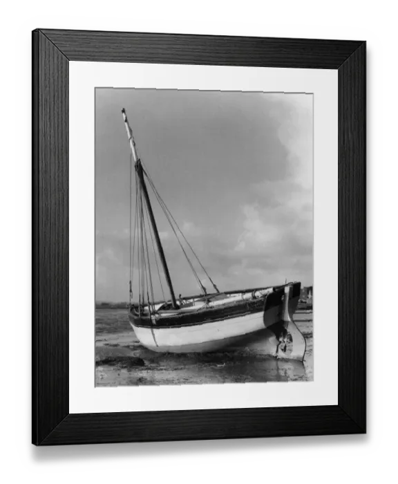 Framed Print : Oyster boat on River Exe, Topsham, Devon Framed Print : Oyster boat on River Exe, Topsham, Devon