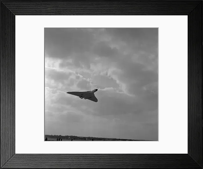 Framed Print : Avro Vulcan B2 XL386 Malton Framed Print : Avro Vulcan B2 XL386 Malton