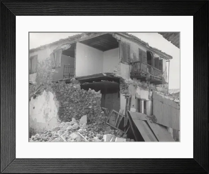 Framed Print : Ruined building in Zakynthos, Greece Framed Print : Ruined building in Zakynthos, Greece