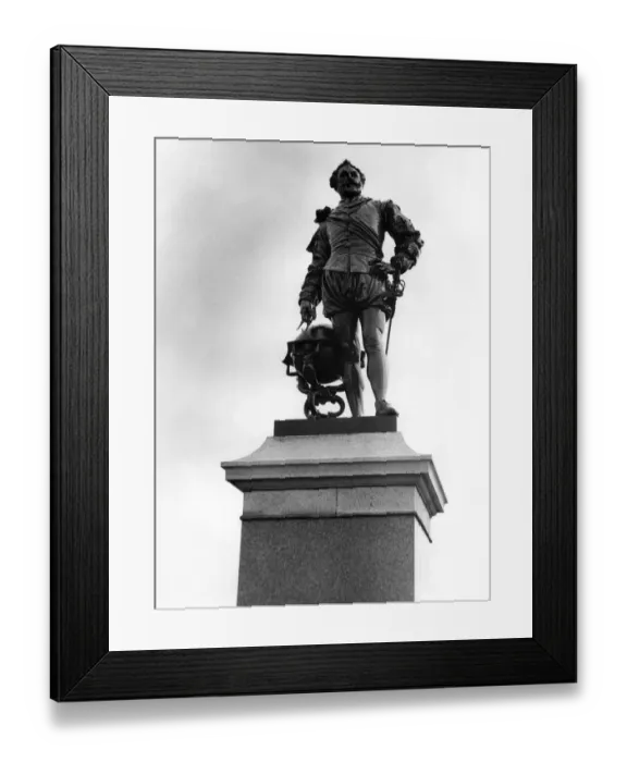 Framed Print : Memorial to Sir Francis Drake, Plymouth Hoe, Devon Framed Print : Memorial to Sir Francis Drake, Plymouth Hoe, Devon