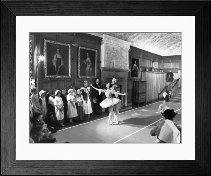 Framed Print : Ballet dancers at Lanhydrock House, Cornwall Framed Print : Ballet dancers at Lanhydrock House, Cornwall