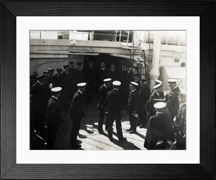 Framed Print : George V visiting HMHS Plassy, WW1 Framed Print : George V visiting HMHS Plassy, WW1
