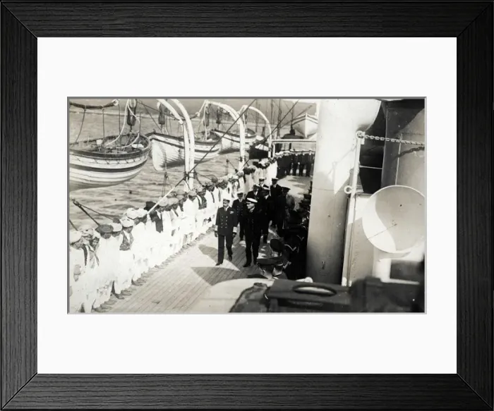 Framed Print : George V visiting HMHS Plassy, WW1 Framed Print : George V visiting HMHS Plassy, WW1