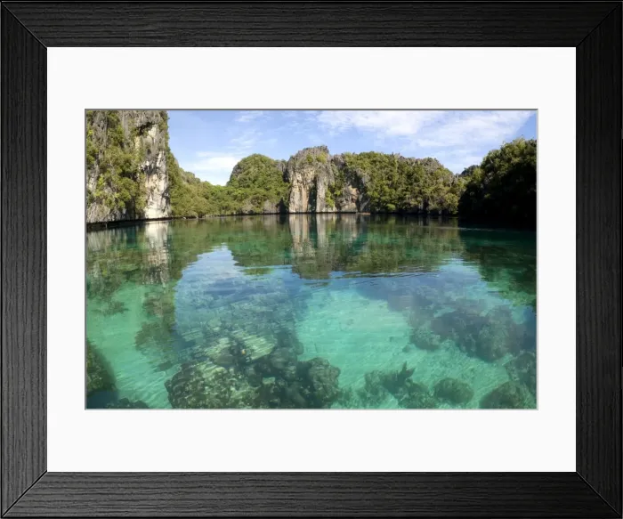 Framed Print : Corals in quiet and clear waters of a Big Lagoon Framed Print : Corals in quiet and clear waters of a Big Lagoon