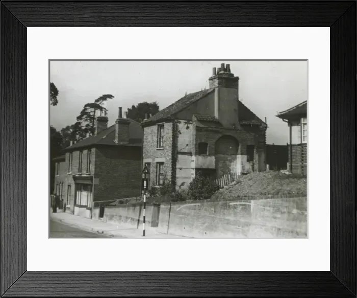 Framed Print : Bridgen Cottage Framed Print : Bridgen Cottage