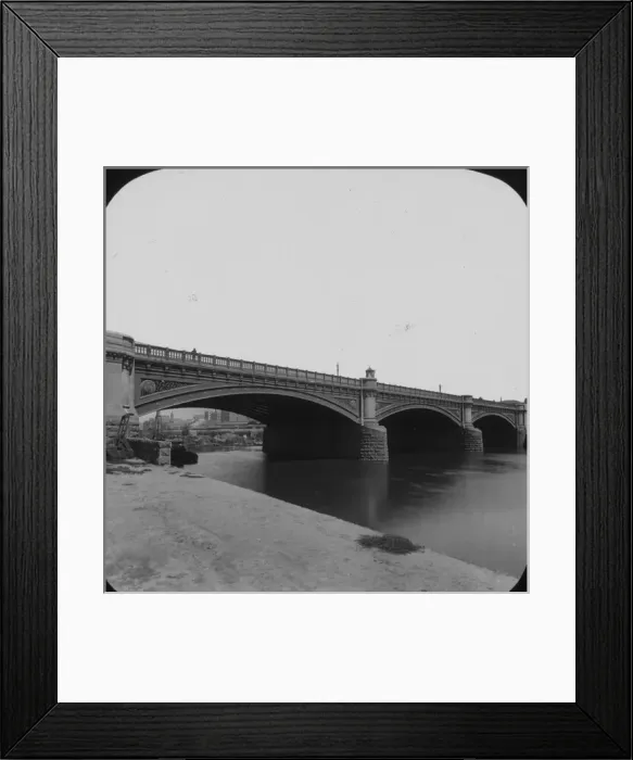 Framed Print : Princes Bridge, East Side, viewed from South Melbourne Framed Print : Princes Bridge, East Side, viewed from South Melbourne