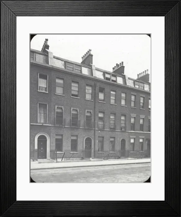 Framed Print : Life of Charles Dickens - Dickens House in Doughty St Framed Print : Life of Charles Dickens - Dickens House in Doughty St
