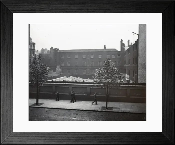 Framed Print : Life of Charles Dickens - Holborn Workhouse Framed Print : Life of Charles Dickens - Holborn Workhouse