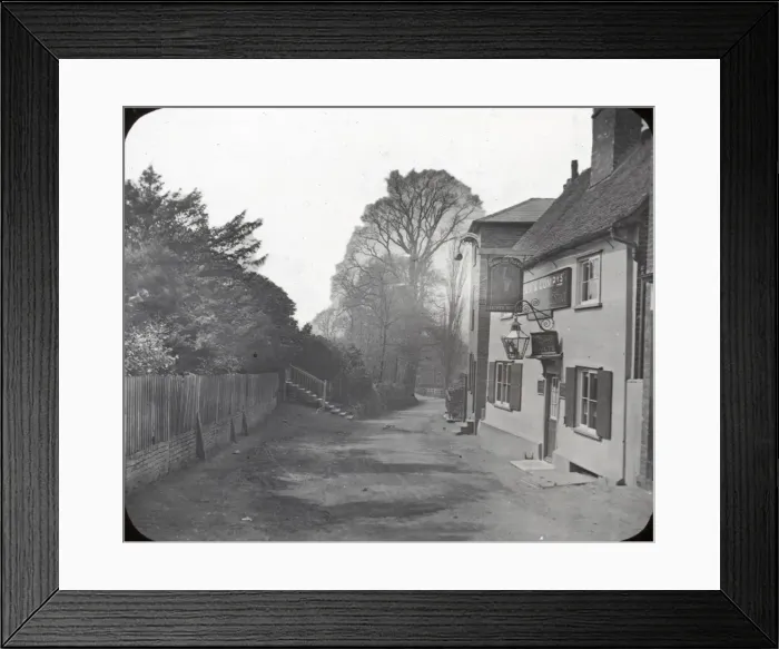 Framed Print : Charles Dickens - Leather Bottle Inn, Cobham (Pickwick Paper Framed Print : Charles Dickens - Leather Bottle Inn, Cobham (Pickwick Paper