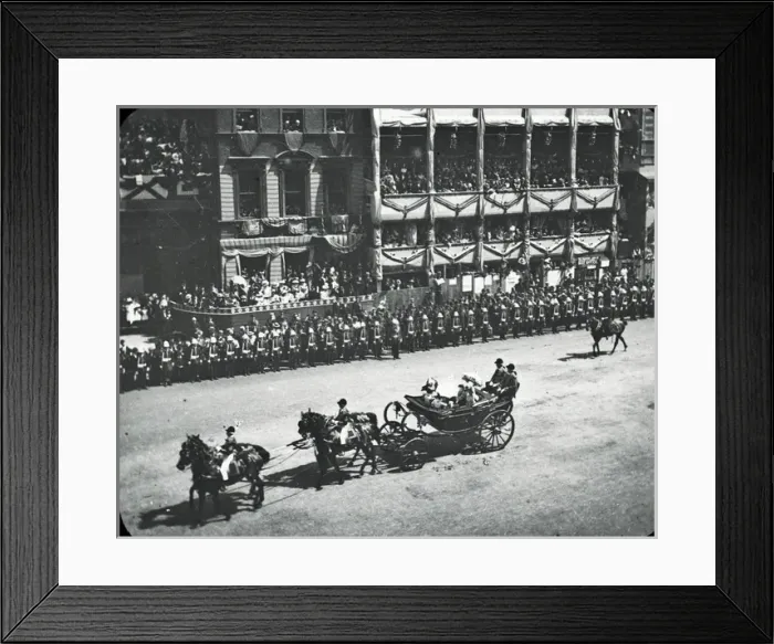 Framed Print : Diamond Jubilee - HRH The Duchess of York passing Whitehall Framed Print : Diamond Jubilee - HRH The Duchess of York passing Whitehall
