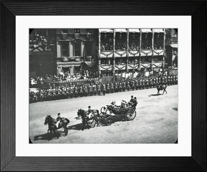 Framed Print : Diamond Jubilee - HRH The Duchess of York passing Whitehall Framed Print : Diamond Jubilee - HRH The Duchess of York passing Whitehall
