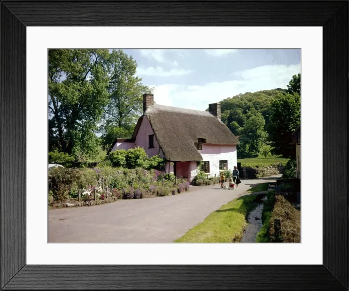 Framed Print : Thatched cottage near Dunster, Somerset Framed Print : Thatched cottage near Dunster, Somerset