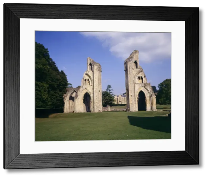 Framed Print : Ruins of Glastonbury Abbey, Glastonbury, Somerset Framed Print : Ruins of Glastonbury Abbey, Glastonbury, Somerset