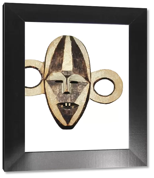 War mask pongdudu, made by Boa people (Congo). Used