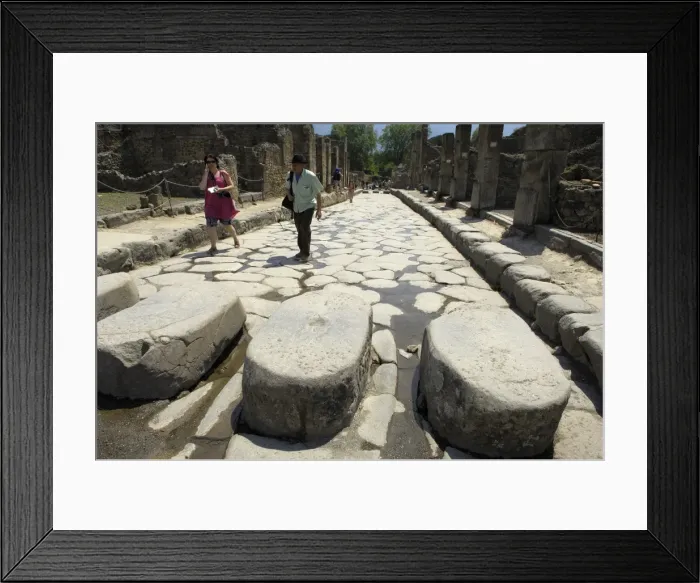Framed Print : VALUE. ITALY. Pompeii. Via della Fortuna Framed Print : VALUE. ITALY. Pompeii. Via della Fortuna