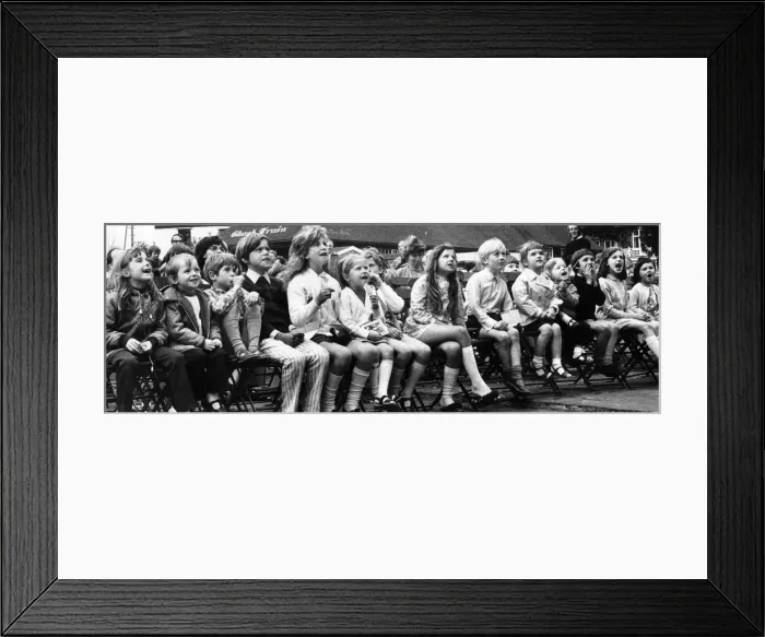 Framed Print : Children watching Punch and Judy show, Balham, SW London Framed Print : Children watching Punch and Judy show, Balham, SW London
