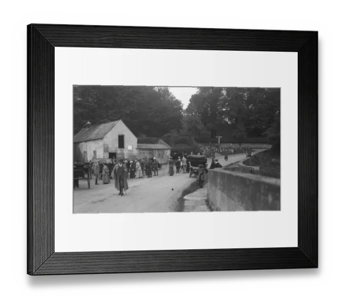 Framed Print : Otter hunt - The Meet, Overton Bridge 1907 Framed Print : Otter hunt - The Meet, Overton Bridge 1907