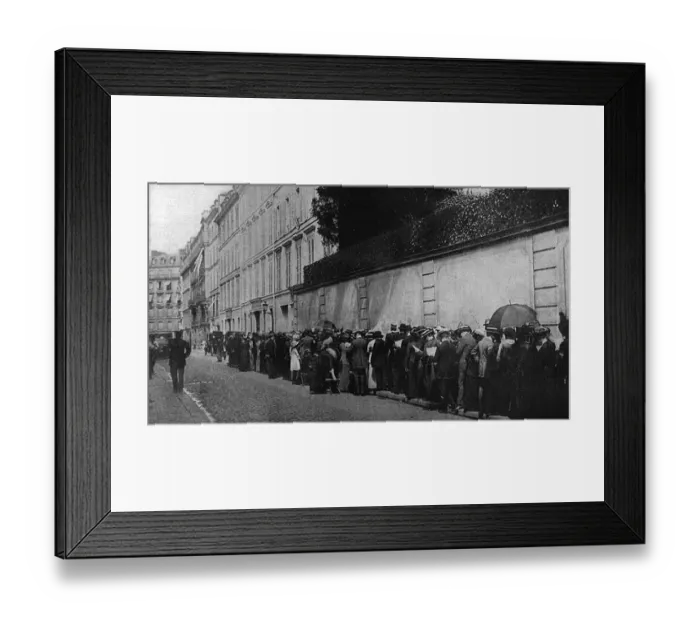 Framed Print : Enquirers at the British Consulate, Paris at outbreak of WW1 Framed Print : Enquirers at the British Consulate, Paris at outbreak of WW1